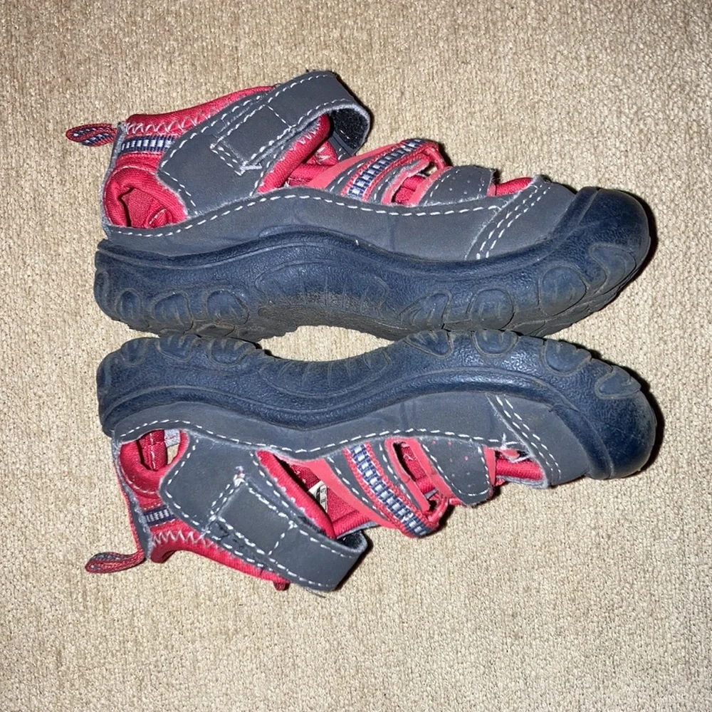 OSHKOSH B’Gosh Baby Sandals Size 6